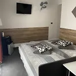 Antonina ***pensjonprzykortach*** Bed & Breakfast 4*